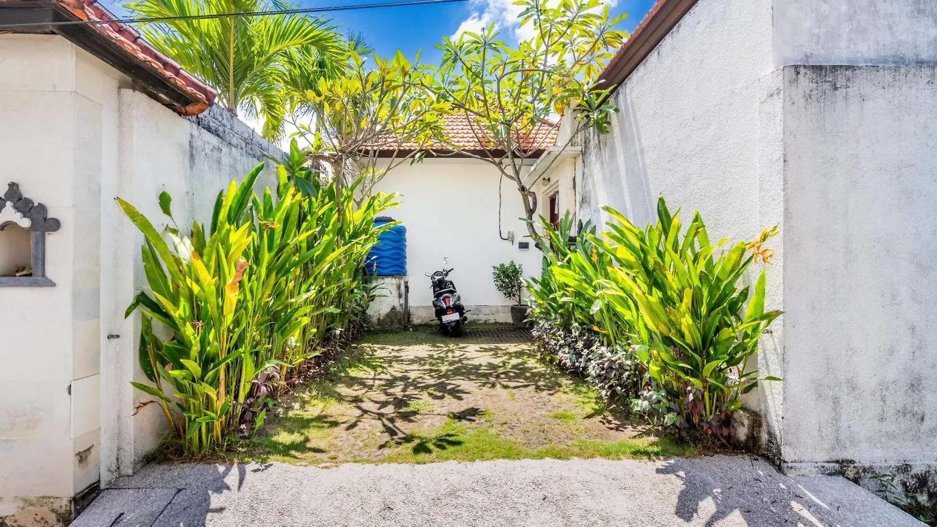 4-Bedroom Pool Villa Near Seminyak Center 0*, Seminyak (Bali)