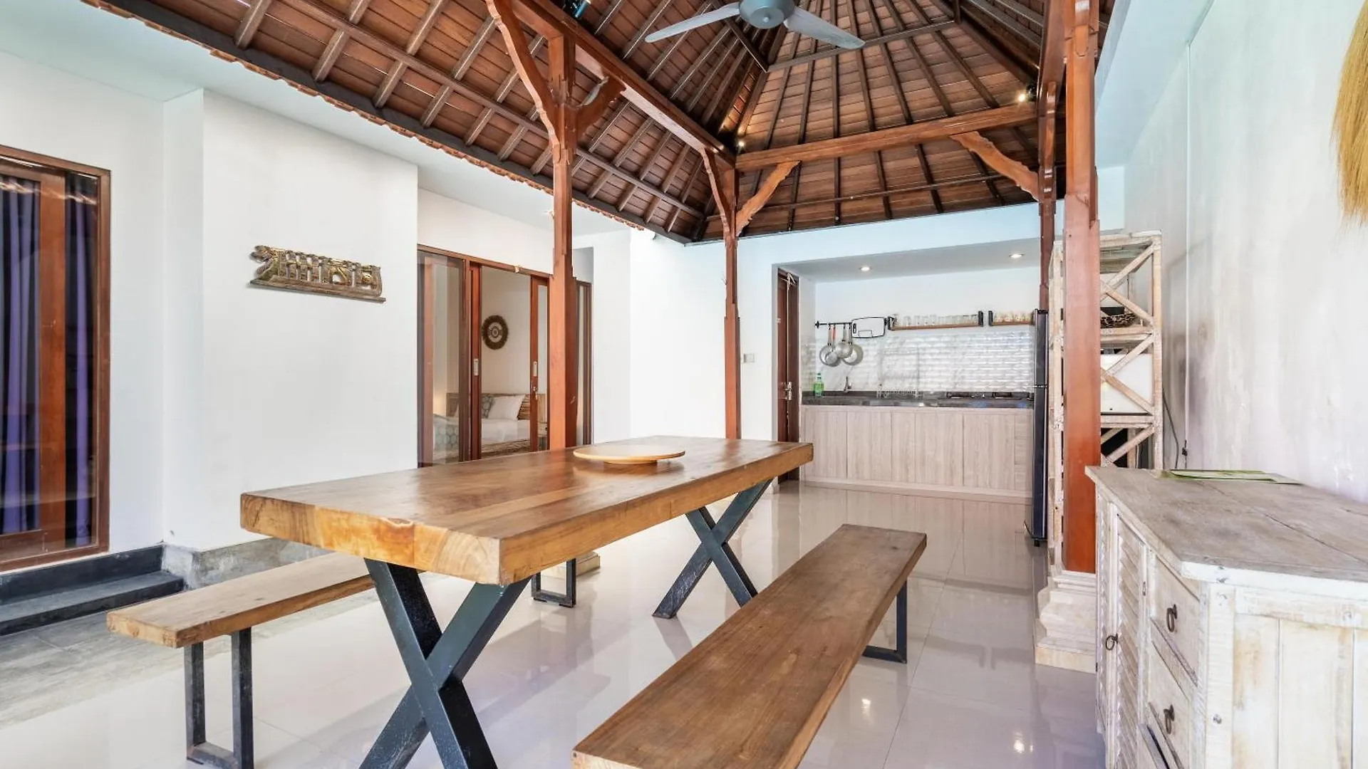4-Bedroom Pool Villa Near Seminyak Center Indonesia